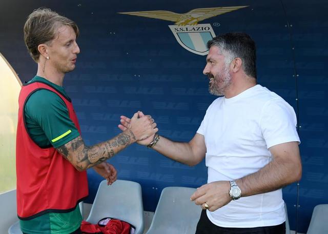 如今他们来, ud, 和布冯