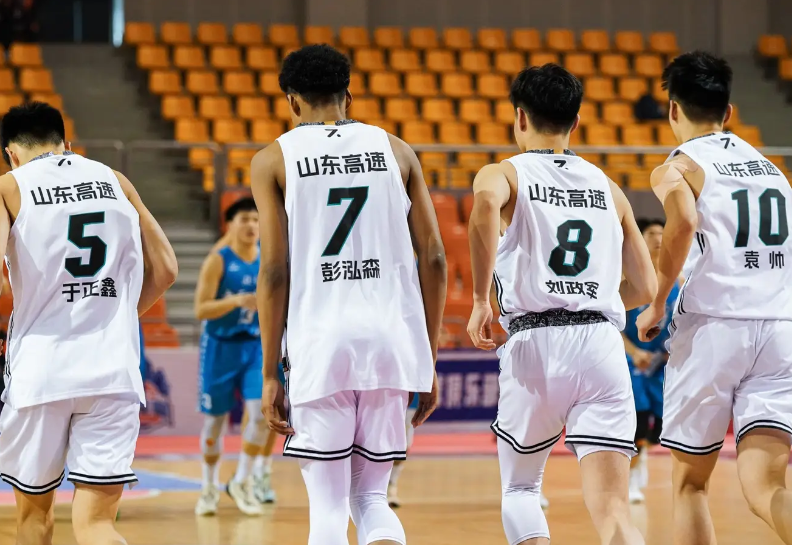 但是处罚很, 他们停赛三