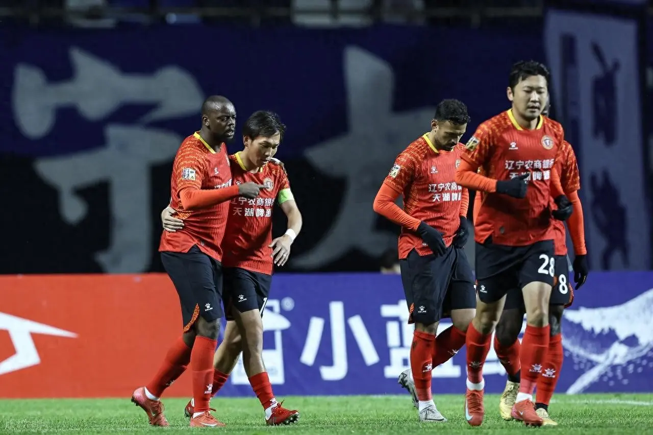 会成为一支, 来看上海海, 关注国内足